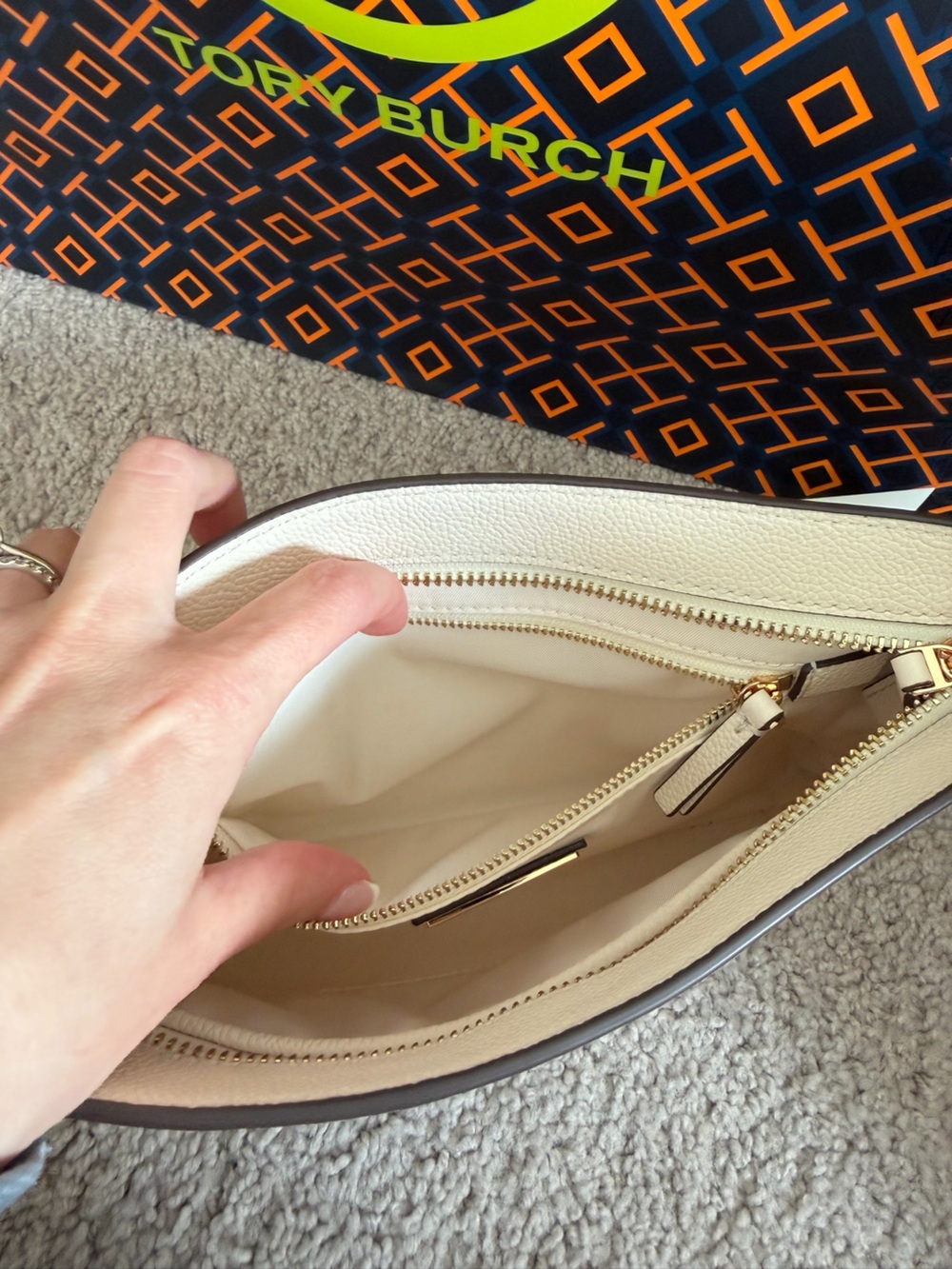 Tory Burch Blake Swingpack Crossbody Bag New Ivory White Gold - Picture 6 of 9